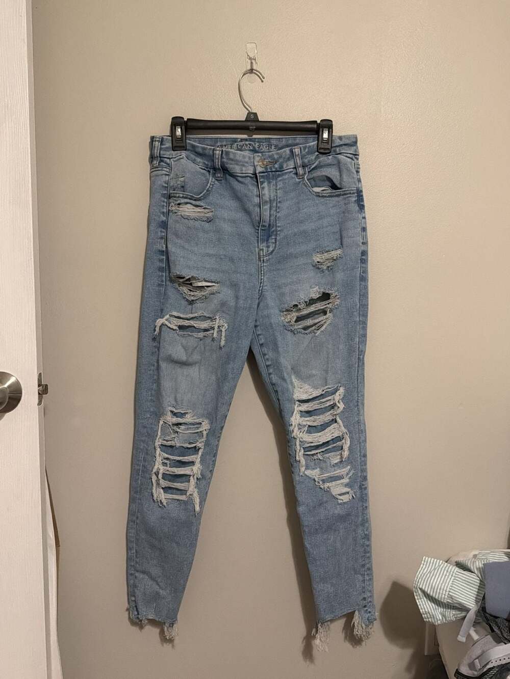 American Eagle Curvy High-Rise Jegging Crop Distressed Jeans